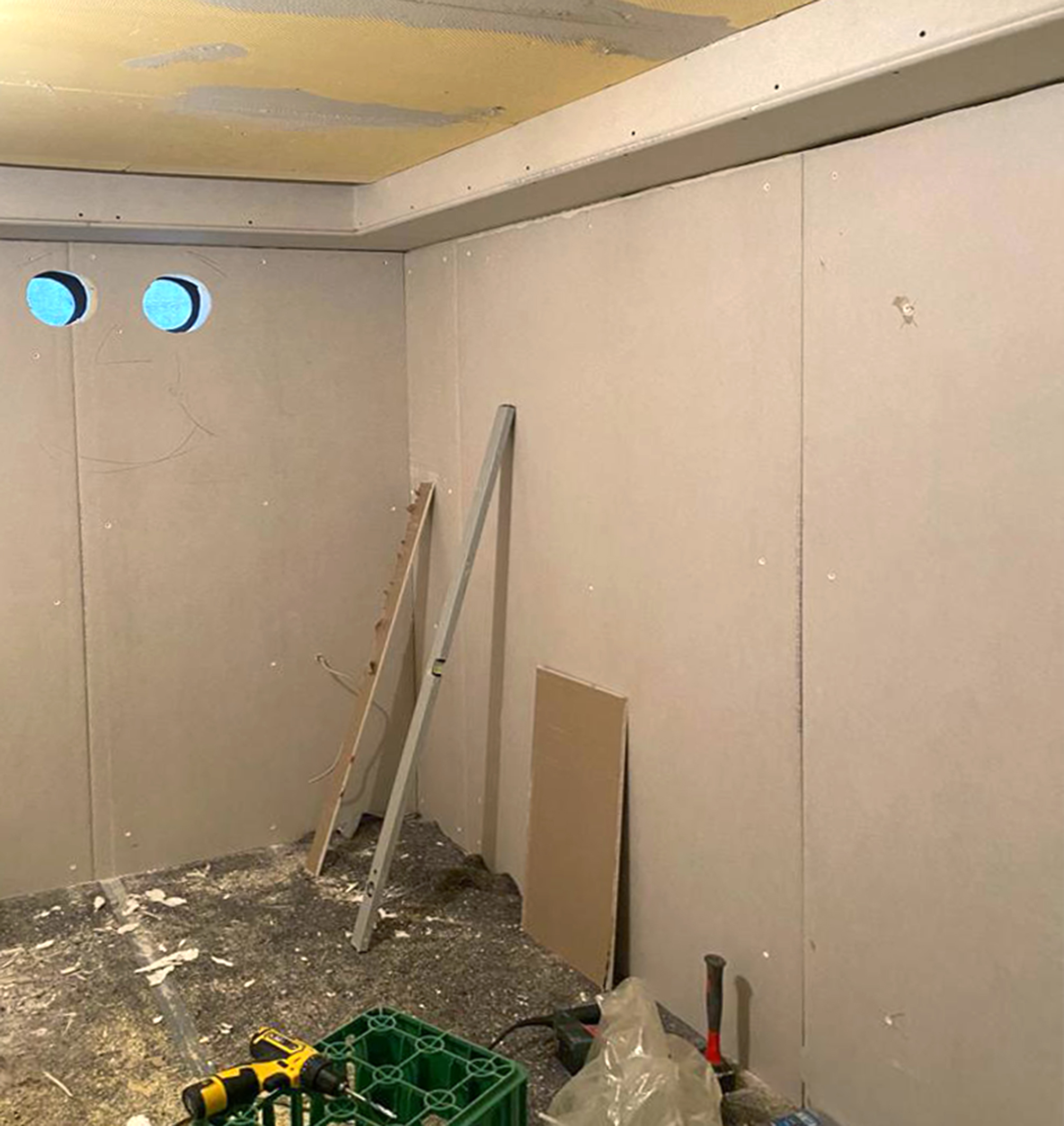 Loecher für Zu- & Abluft Klimagerät, Trockembau Wände 06