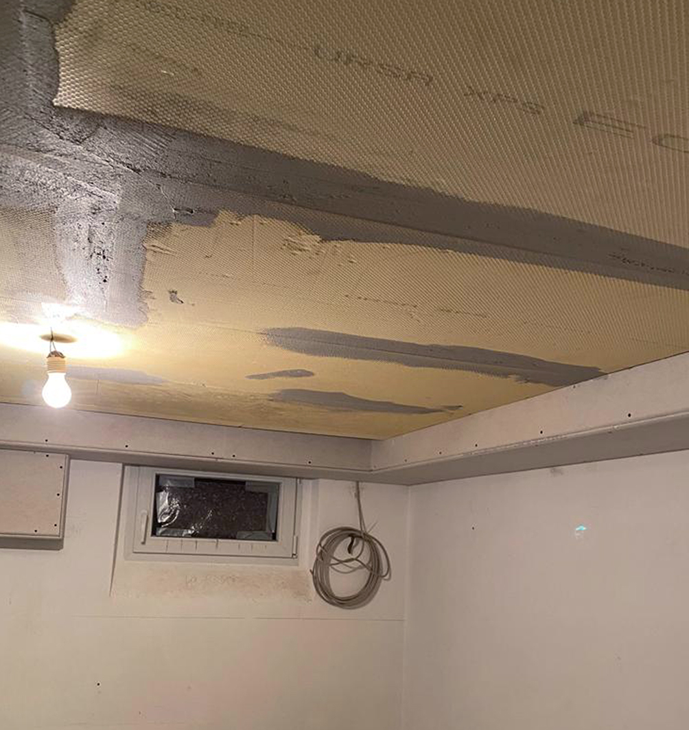 Verspachteln der Decke 04